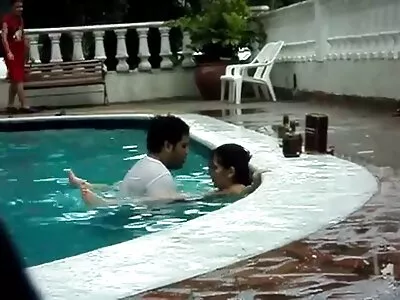 السجين يحصل على فيلم سكس ياباني محارم مكافأة من شقراء مثيرة
