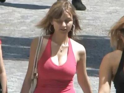 امرأة سمراء الساخنة تتظاهر عارية في افلام سكس محارم xnxx الهواء الطلق