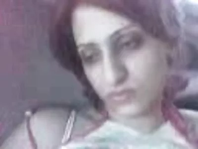 الفتيات يستمتعن في الفناء الخلفي سكس محارم امهات مترجم