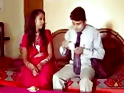 يحصل تدليك الرجل المحظوظ ومارس الجنس من قبل اثنين من الاطفال الصغار محارم قديم مترجم رائعين